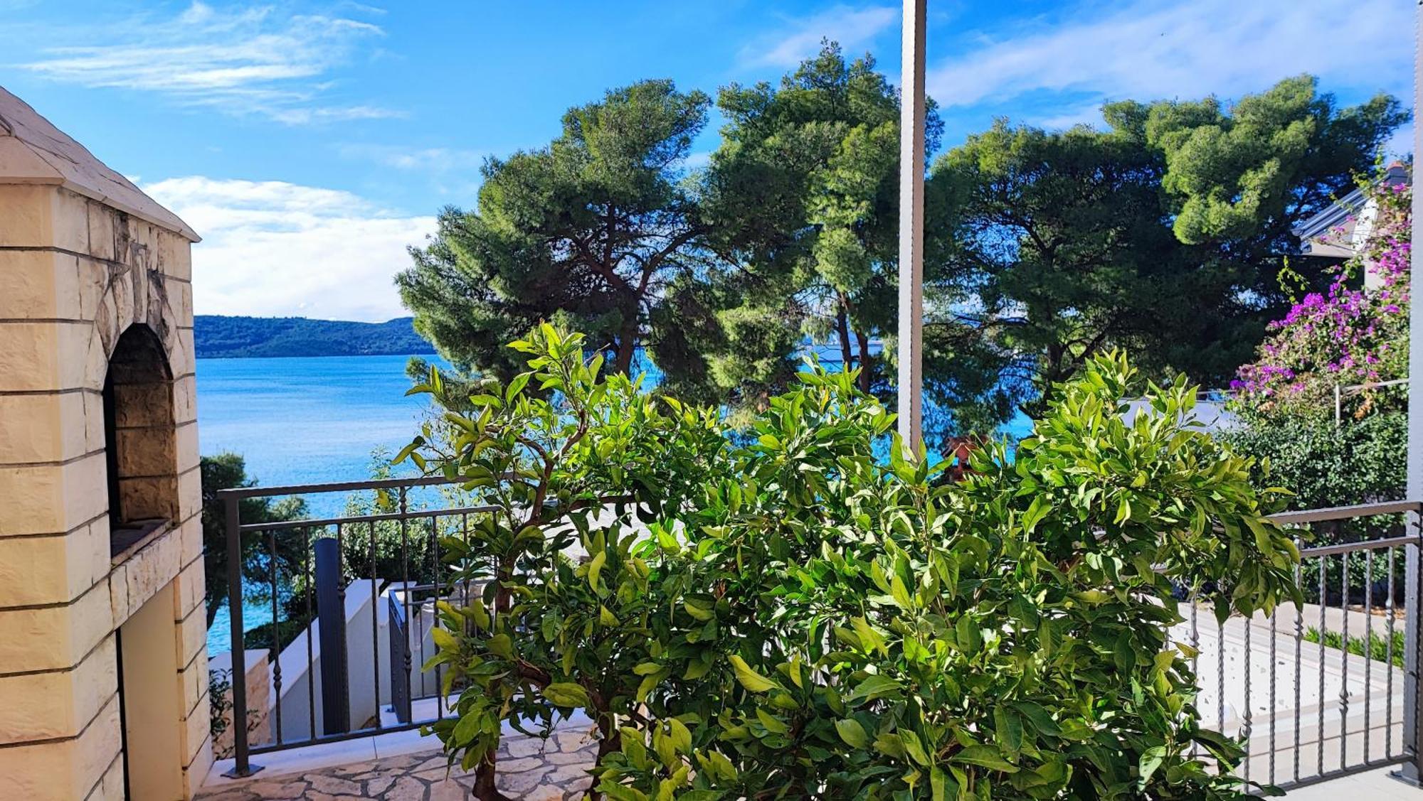 Villa Penava, Private Beach, Pool And 7Min To Trogir Exterior photo